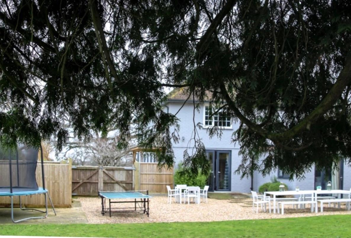 Bell Lodge Chichester Exterior photo